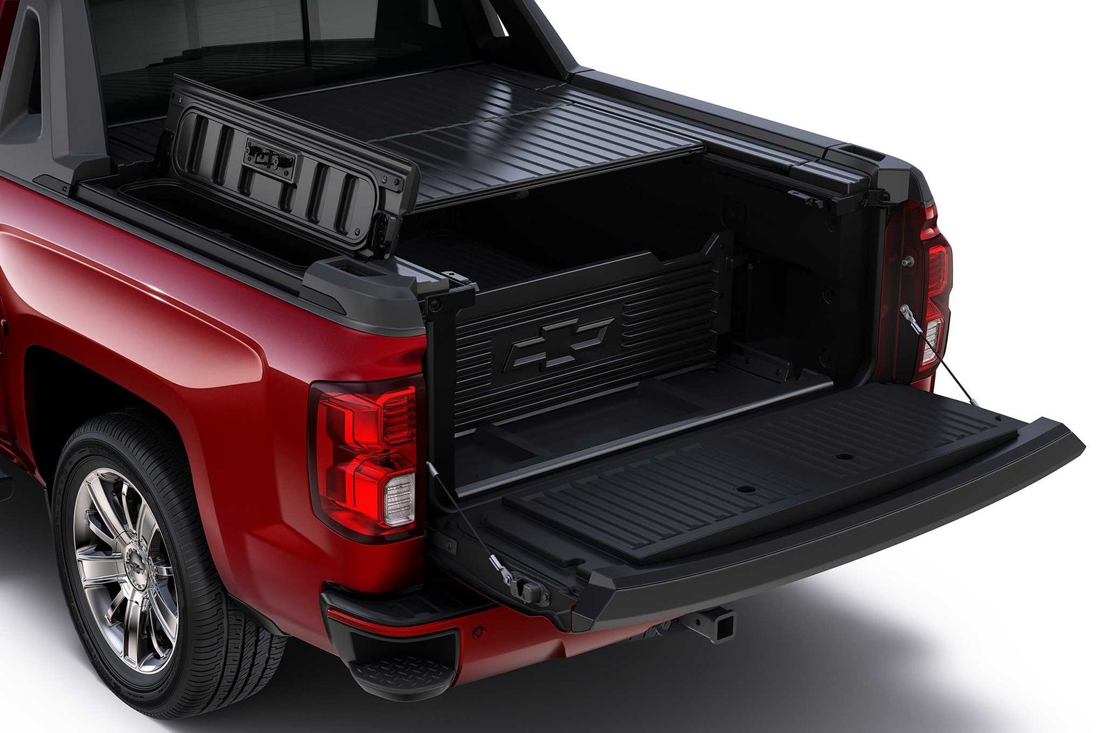 2017 Chevrolet Silverado High Desert Package rear cargp system