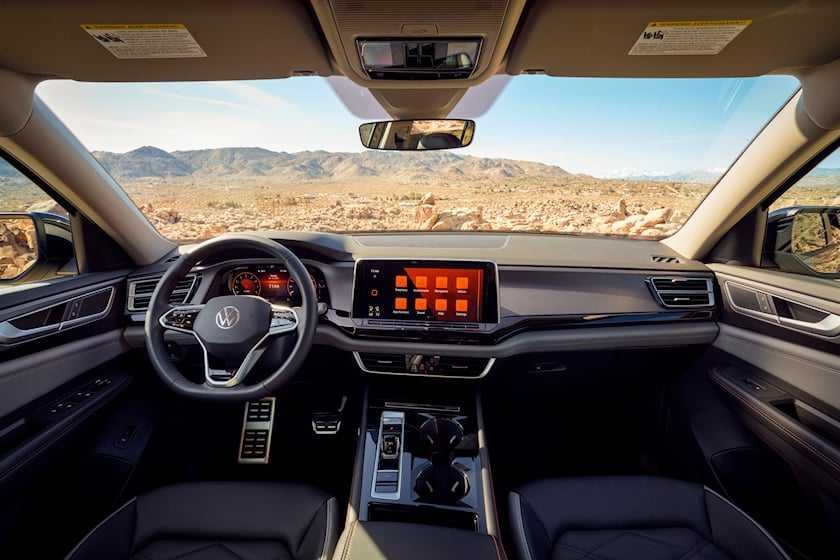 2024 Volkswagen Atlas Peak Interior